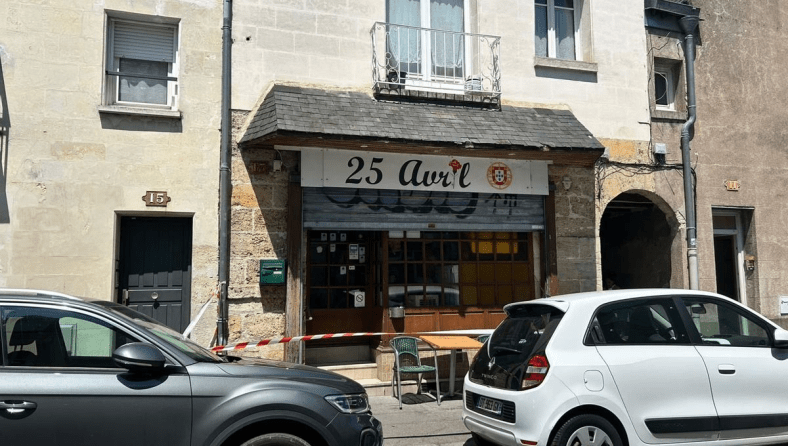 Tours : Poignardée dans un appartement, une jeune femme nue se réfugie dans un&nbsp;bar