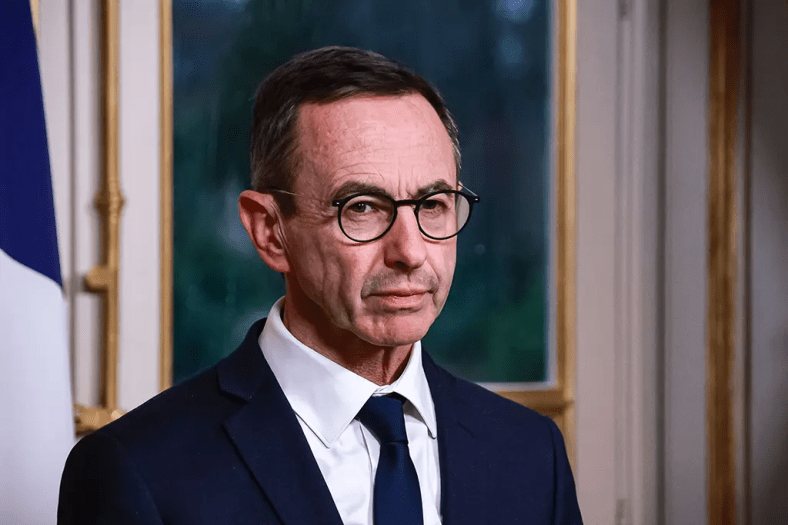 Un projet d&rsquo;attentat déjoué dans la Sarthe, un adolescent écroué, annonce Bruno&nbsp;Retailleau